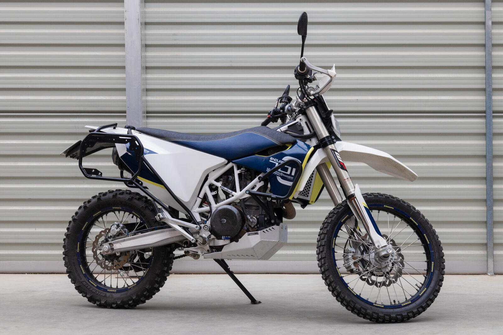 Yakk EXP Crash Bar Black