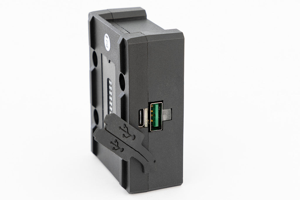 Wunderlich USB charging box with SPC + mount