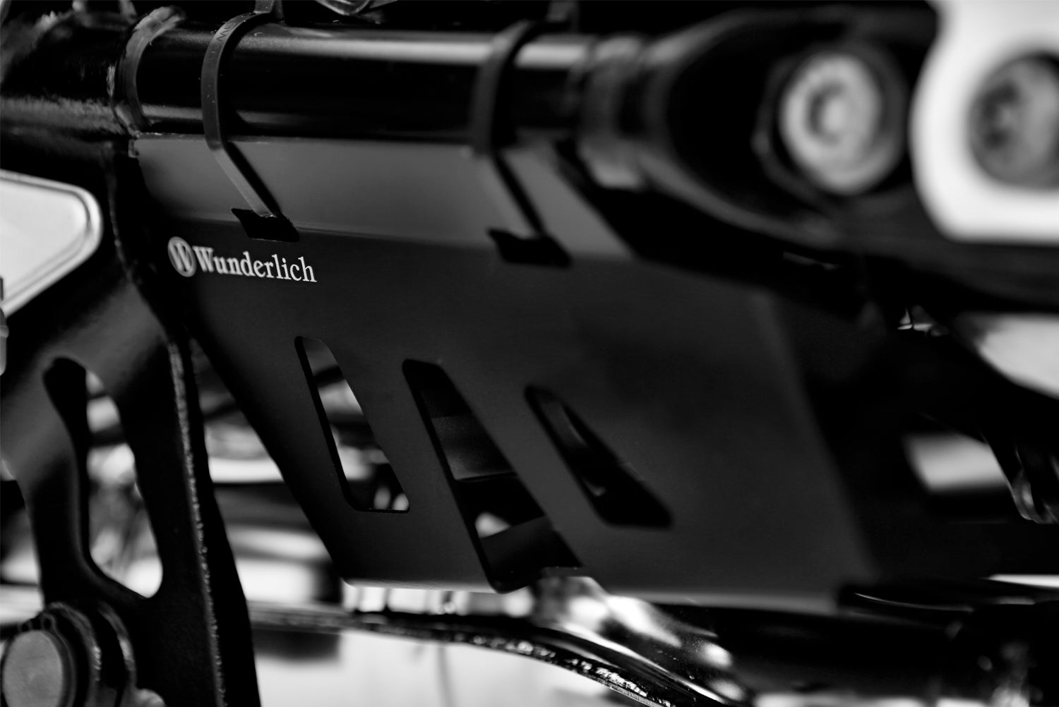 Wunderlich servomotor protection for the exhaust flap control