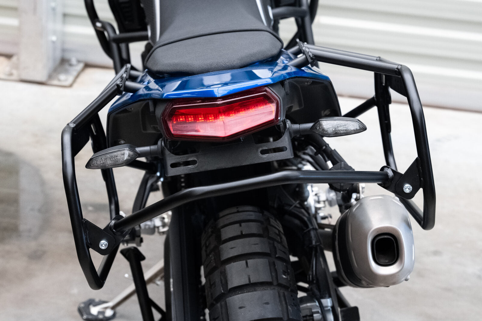 Yakk EXP Side Carrier Black
