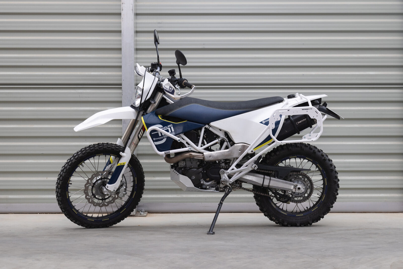 Yakk EXP Crash Bar White