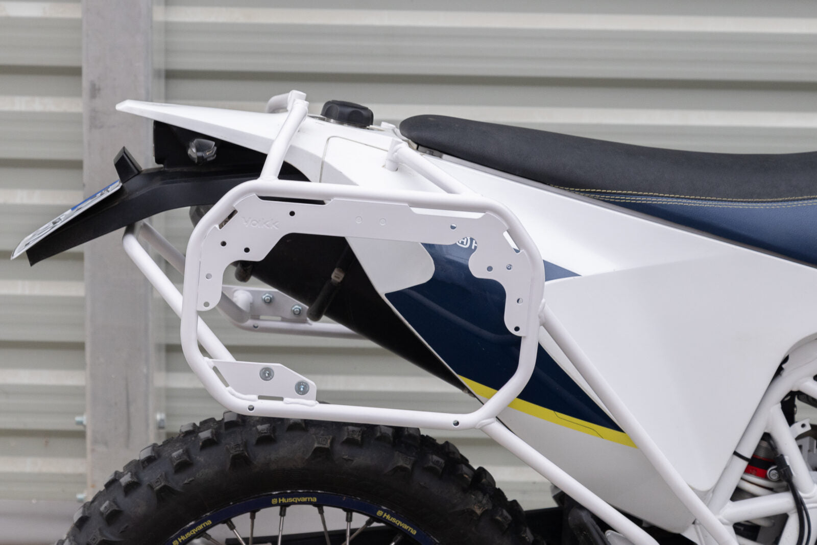 Yakk EXP Side Carrier White