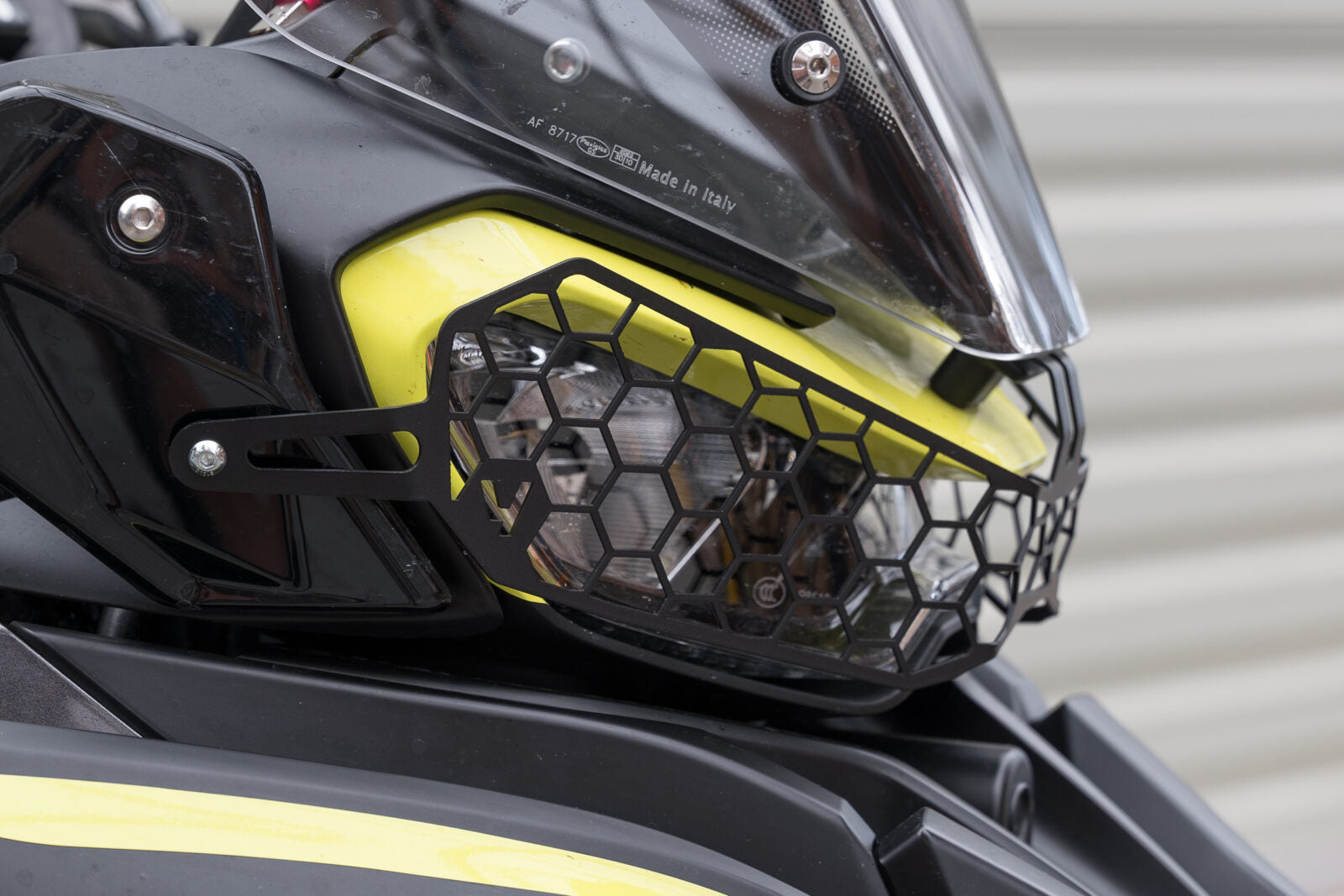 Yakk EXP Headlight Guard Black