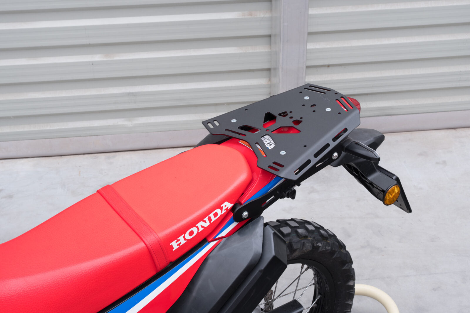 Yakk EXP Rear Luggage Plate for Soft Bags Black