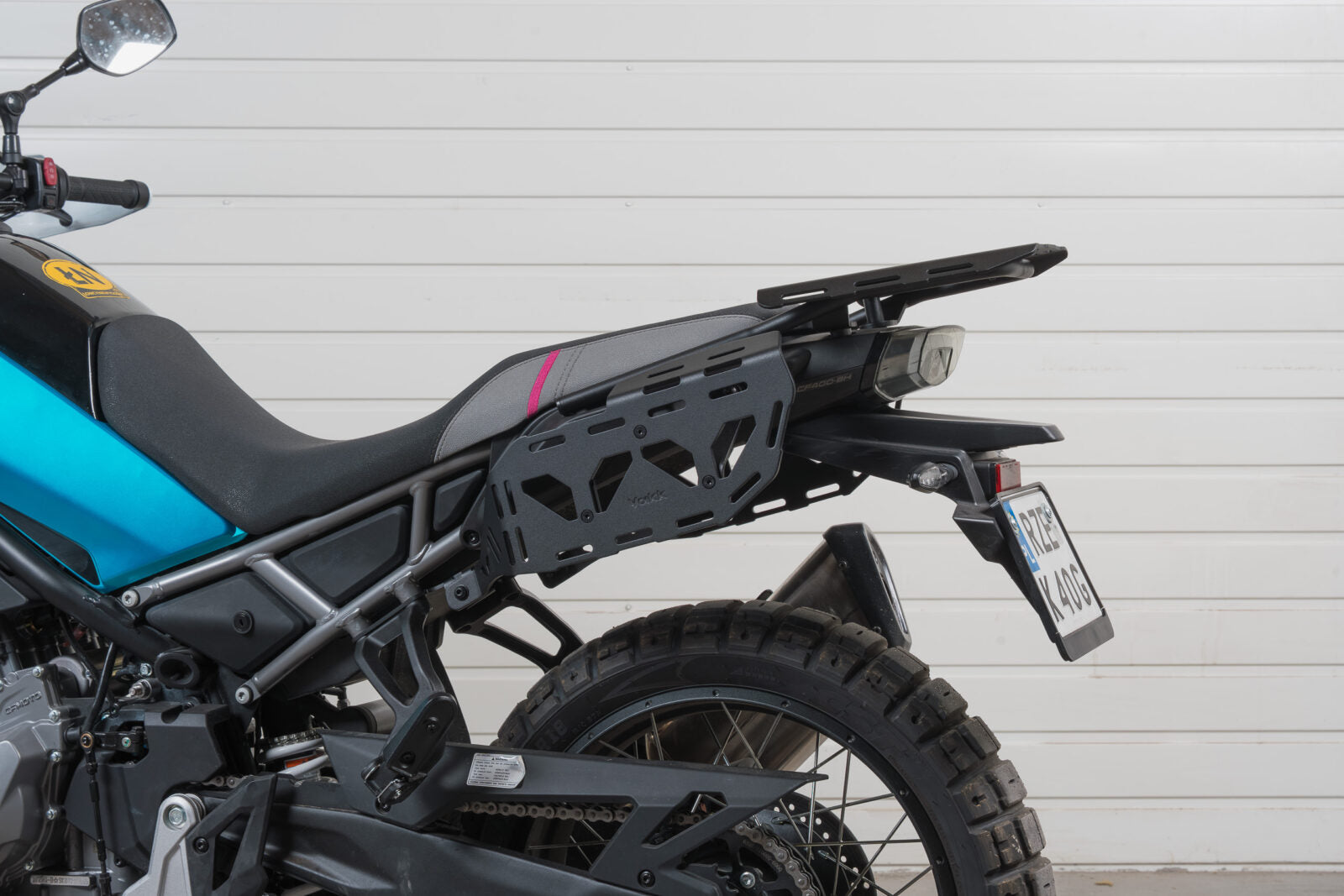 Yakk EXP Luggage Plate for Soft Luggage - including mounting rack Black