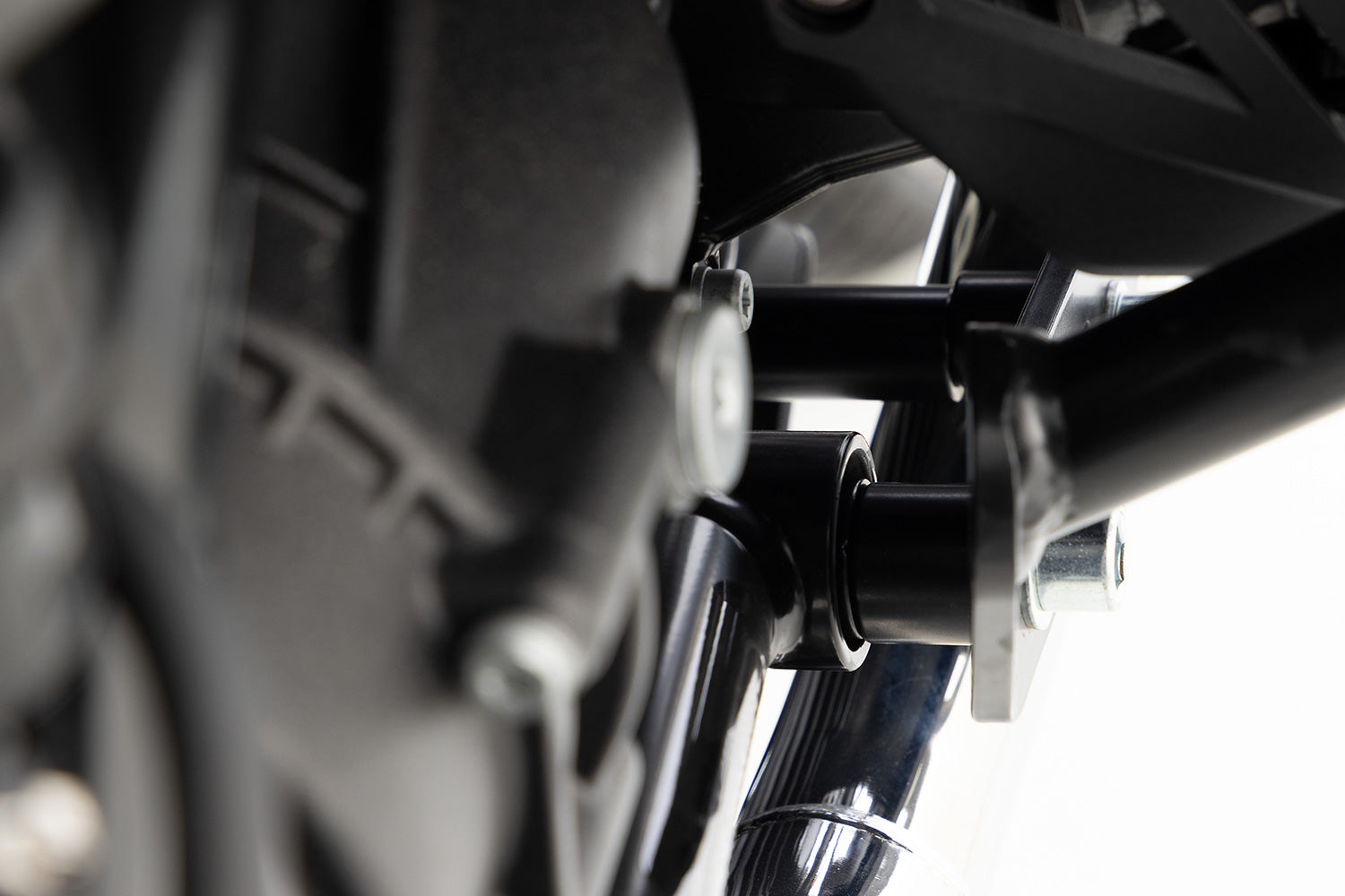 Wunderlich widening set for R 12 engine protection bar