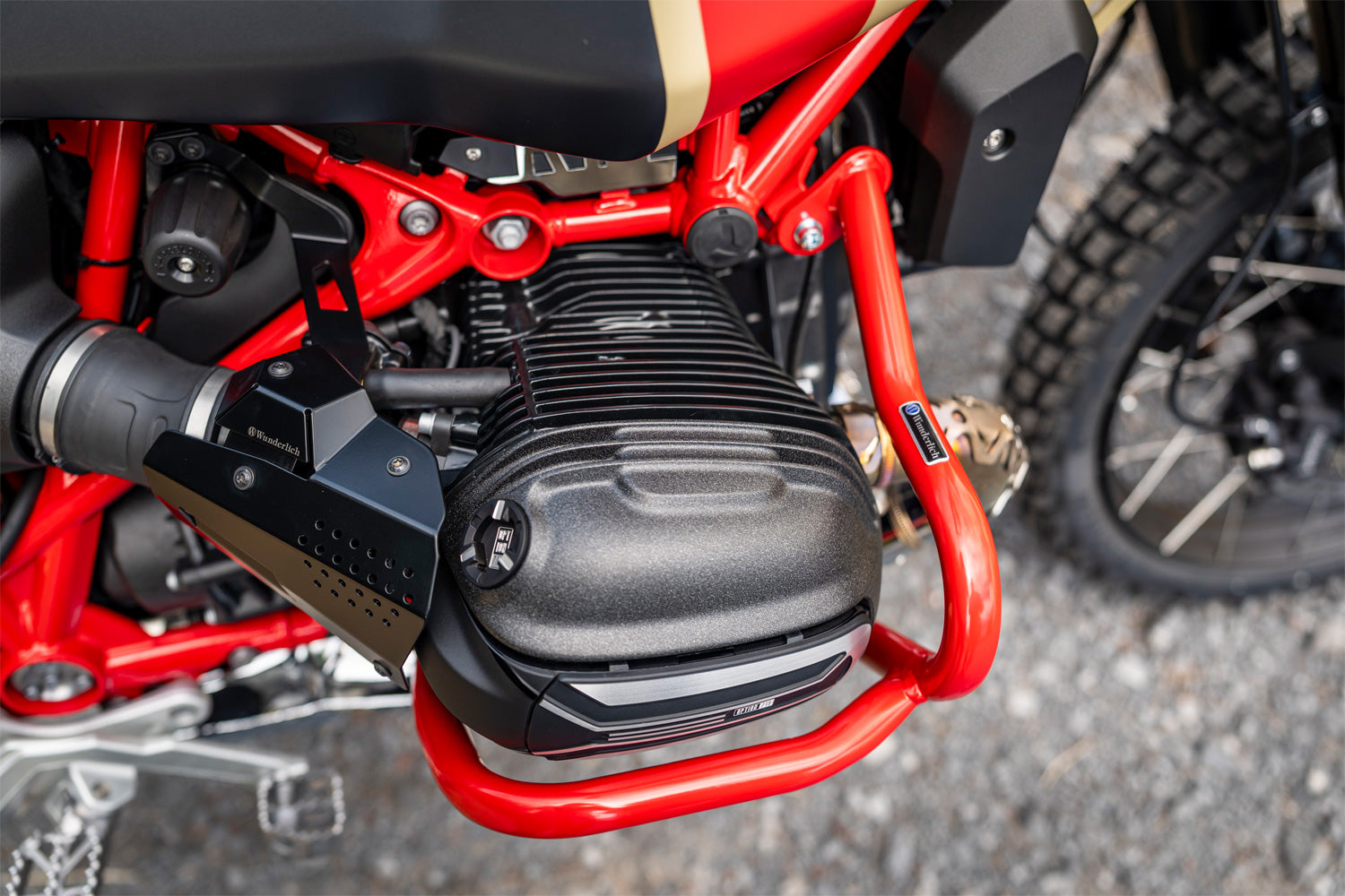 Wunderlich widening set for R 12 engine protection bar