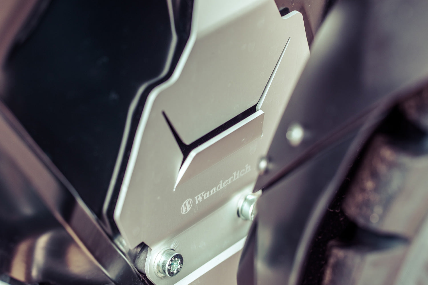 Wunderlich Engine housing protection