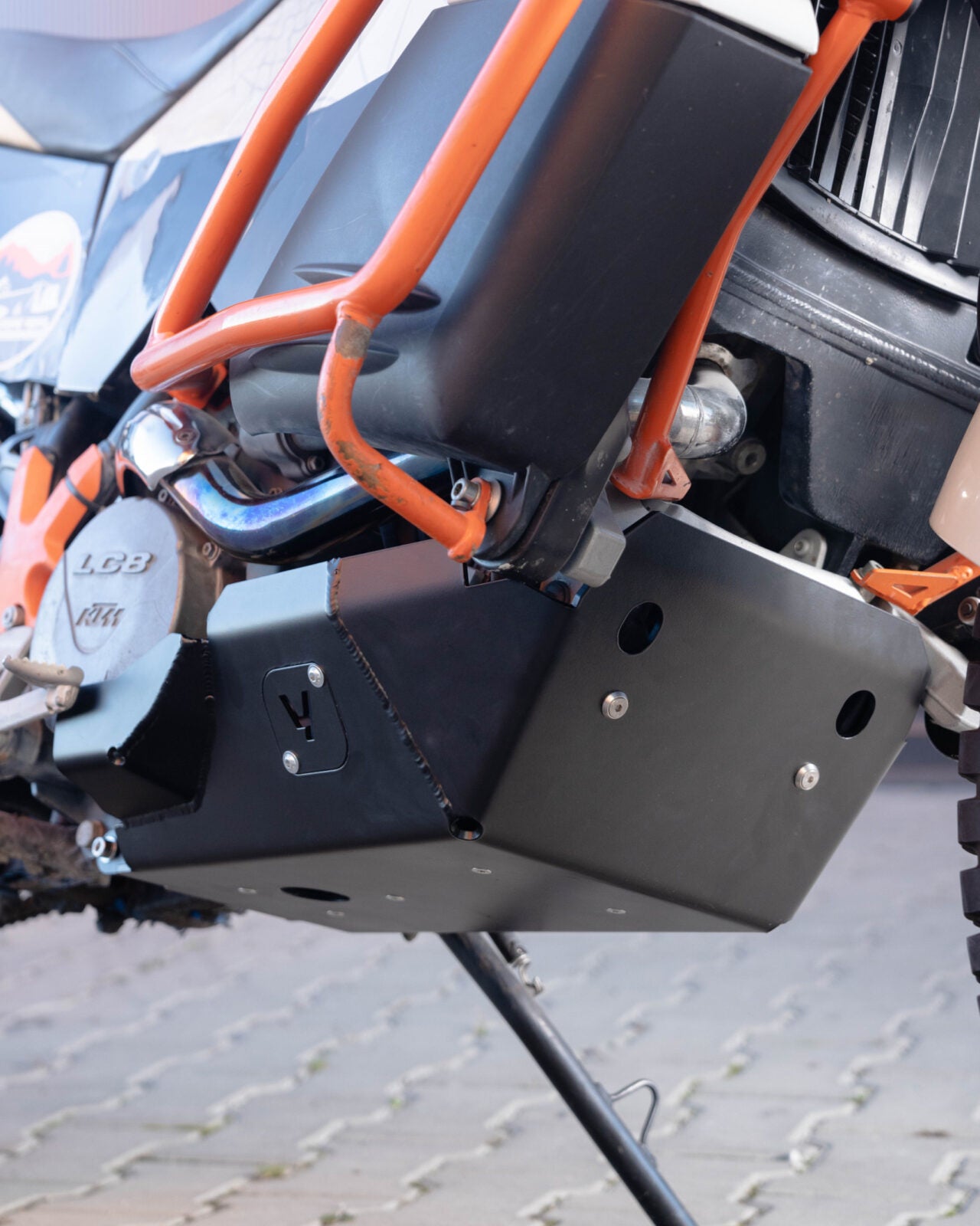 Yakk EXP Engine Guard Black