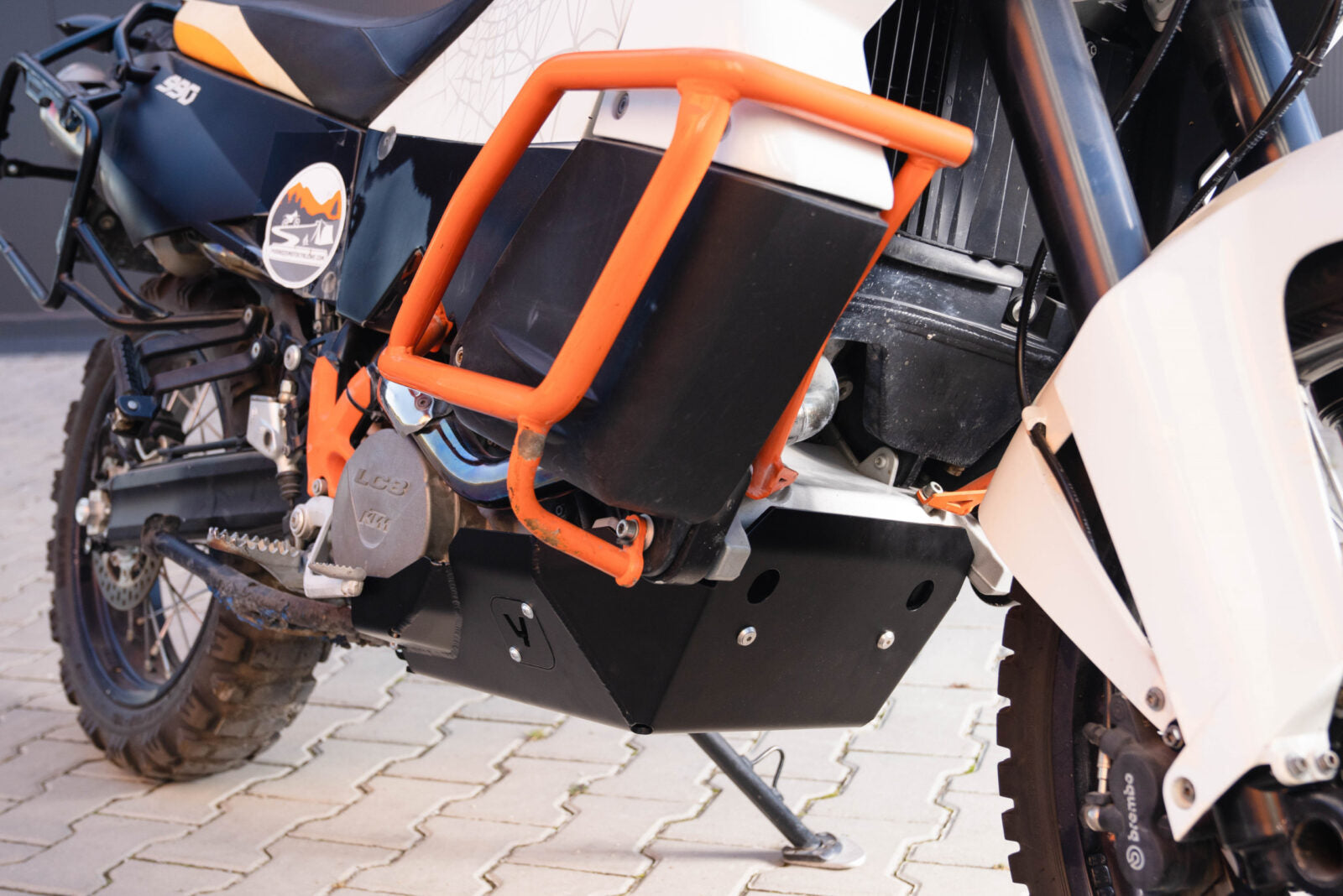 Yakk EXP Engine Guard Black
