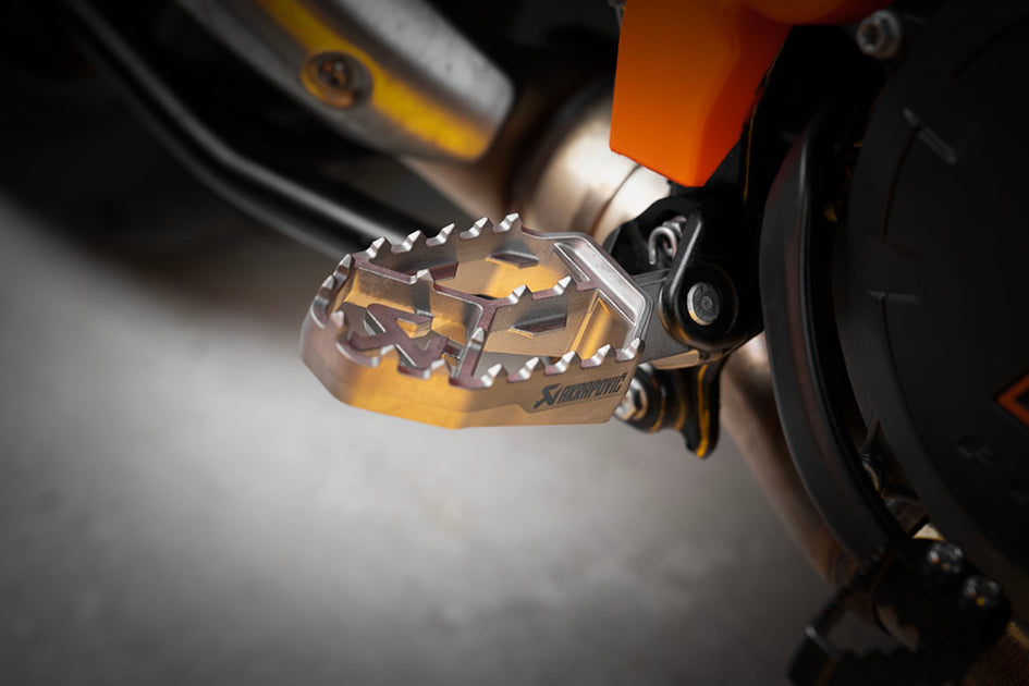 HUSQVARNA 701 Supermoto / Enduro (690cc) 2016-2026 - Akrapovic Footpegs - F-KTM12T1
