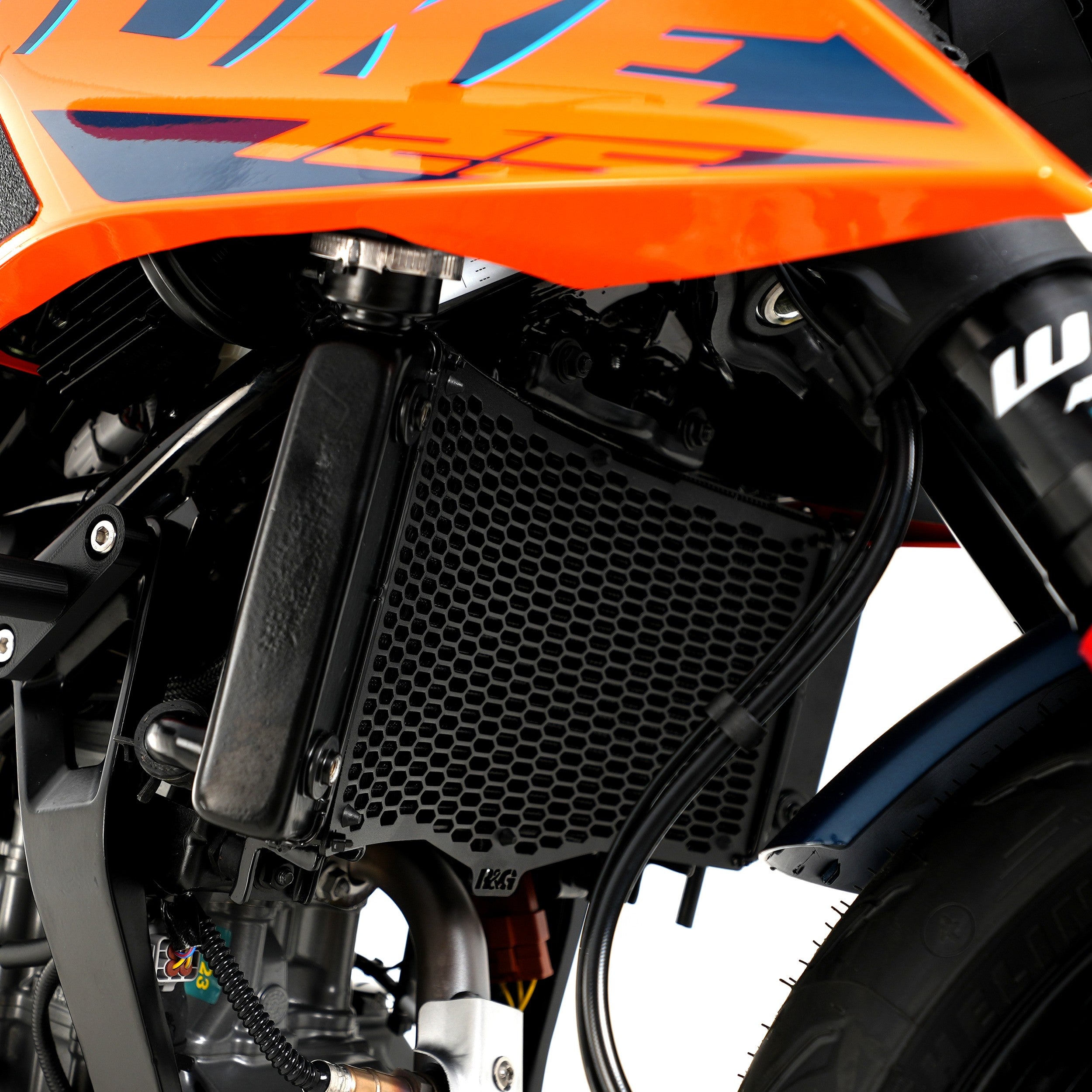 PRO Radiator Guard for KTM RC 390 / 125 / 200 '22-, 390 Adventure R ‘25-, Duke 125/250/390 '24-,Husqvarna Vitpilen 401 '24-