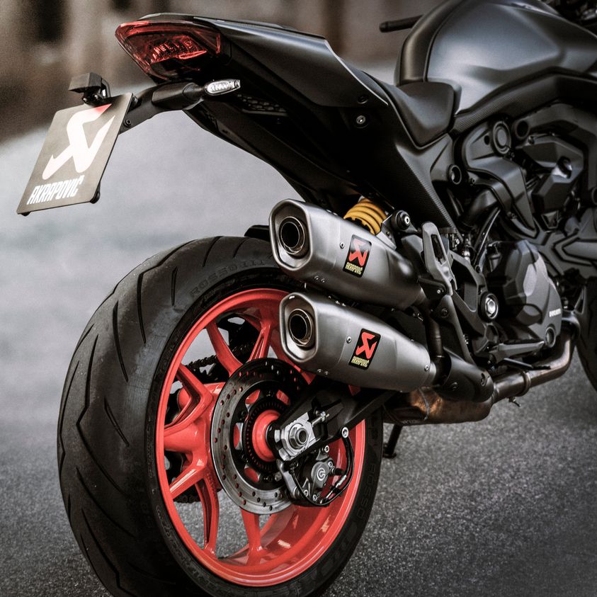 DUCATI Monster / Plus / SP 2021-2024 - Akrapovic Exhausts - S-D9SO17-HCQT